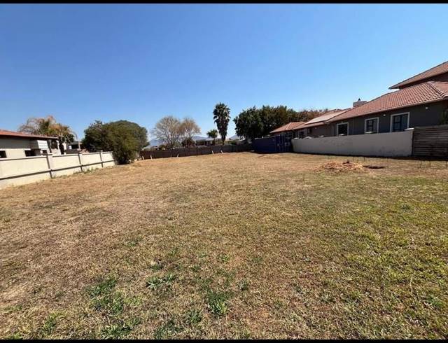 LAND FOR SALE IN THE ISLANDS ESTATES